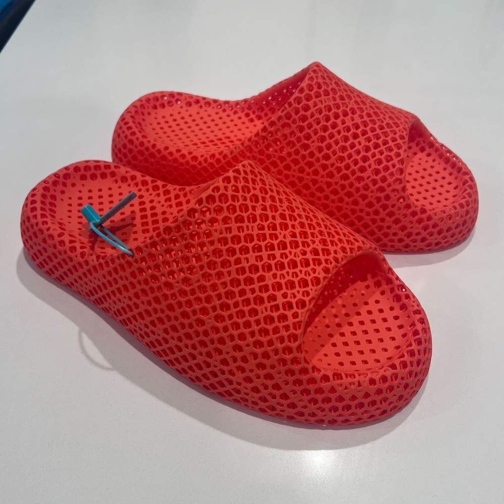 Staray Dolphin Pro 3D Printed Unisex Slides - Orange Sandals. NWT. M8/8.5, W9/10